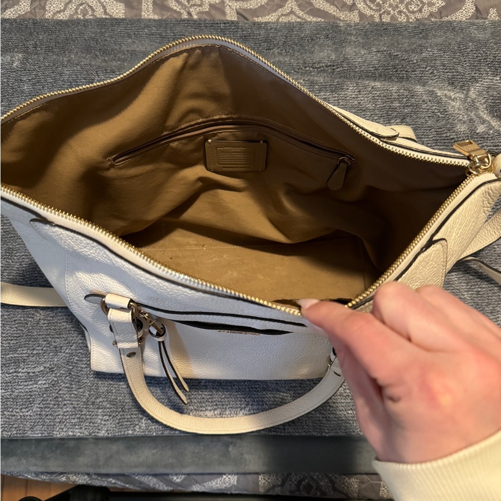 Coach Cream Tote Bag with Textured Leather and Adjustable Strap - Picture 5 of 5